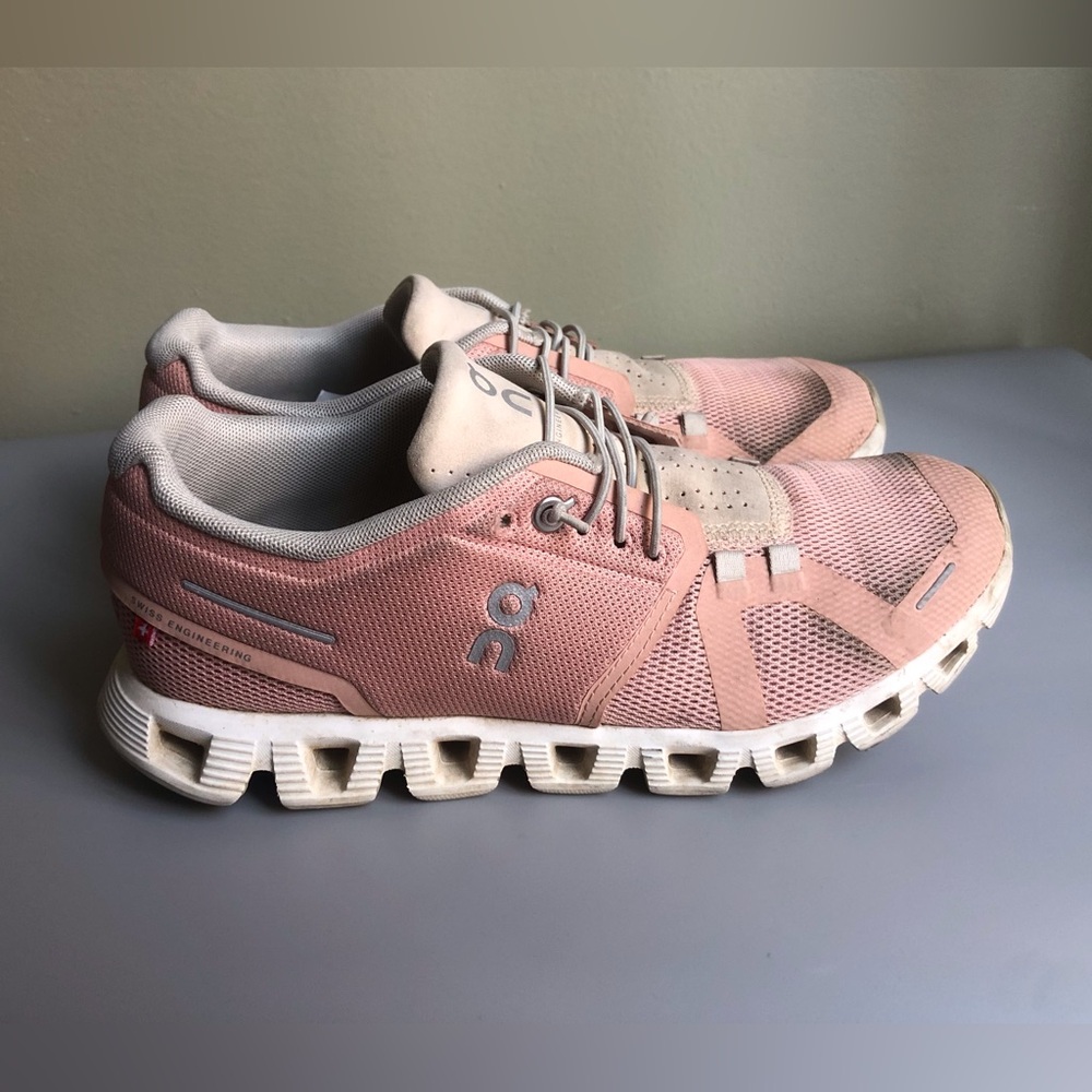On Cloud 5 Women's Running Shoes Pink Size: US 7.5 EUR 38.5